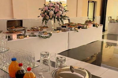 Miniature Location salle Villejuif (Val-de-Marne) - Palais de l'Épi d'Or #10 Cuisine professionnelle équipée avec four, plaques de cuisson, hotte et surfaces en acier inoxydable.