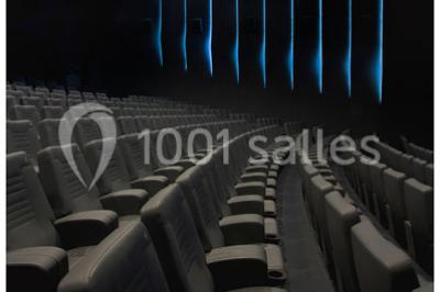 Bâtiment moderne avec façade jaune et noire, grandes baies vitrées et enseigne indiquant ’La Salle Parc’.