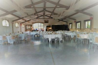 Texte ’Jean Loup’ écrit en calligraphie brune sur fond beige, accompagné de deux empreintes de mains.