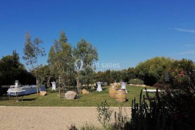 Texte ’Jean Loup’ écrit en calligraphie brune sur fond beige, accompagné de deux empreintes de mains.