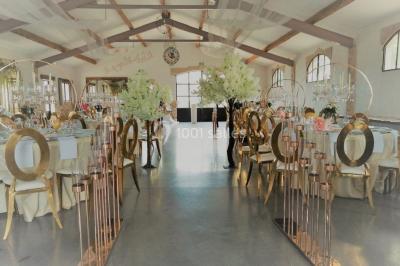 Texte ’Jean Loup’ écrit en calligraphie brune sur fond beige, accompagné de deux empreintes de mains.