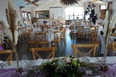 Texte ’Jean Loup’ écrit en calligraphie brune sur fond beige, accompagné de deux empreintes de mains.