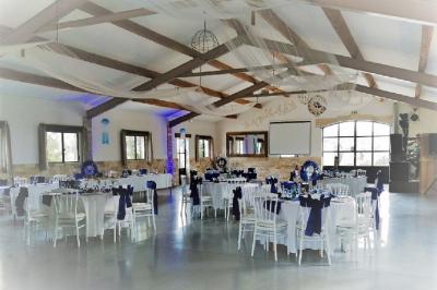 Texte ’Jean Loup’ écrit en calligraphie brune sur fond beige, accompagné de deux empreintes de mains.