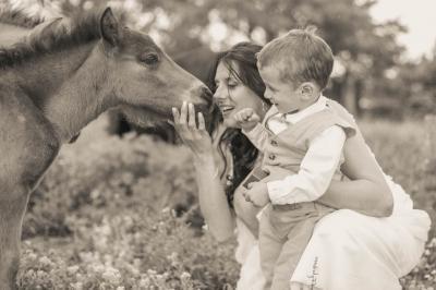 Texte ’Jean Loup’ écrit en calligraphie brune sur fond beige, accompagné de deux empreintes de mains.