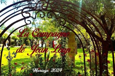 Texte ’Jean Loup’ écrit en calligraphie brune sur fond beige, accompagné de deux empreintes de mains.