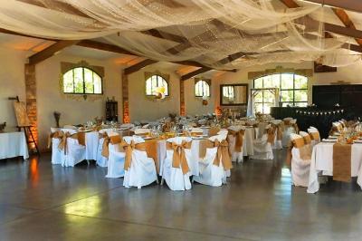 Texte ’Jean Loup’ écrit en calligraphie brune sur fond beige, accompagné de deux empreintes de mains.