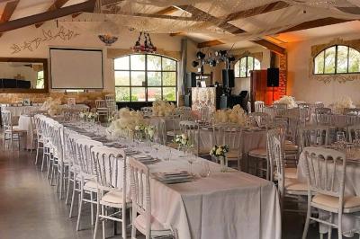 Texte ’Jean Loup’ écrit en calligraphie brune sur fond beige, accompagné de deux empreintes de mains.