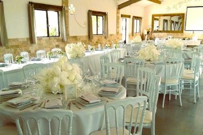 Texte ’Jean Loup’ écrit en calligraphie brune sur fond beige, accompagné de deux empreintes de mains.