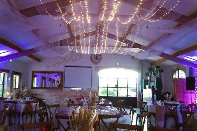 Texte ’Jean Loup’ écrit en calligraphie brune sur fond beige, accompagné de deux empreintes de mains.