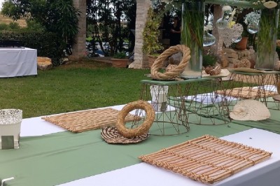 Texte ’Jean Loup’ écrit en calligraphie brune sur fond beige, accompagné de deux empreintes de mains.