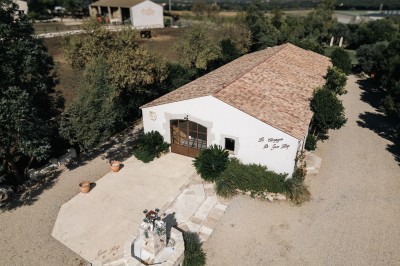 Texte ’Jean Loup’ écrit en calligraphie brune sur fond beige, accompagné de deux empreintes de mains.