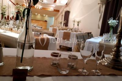 Miniature Location salle Rognes (Bouches-du-Rhône) - Domaine Naïs #17 Terrasse en pierre avec des tonneaux en bois, vue sur un paysage verdoyant et une clôture en fer forgé.