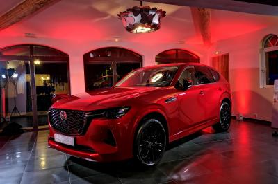 Brochure promotionnelle pour un domaine événementiel avec informations de contact, services proposés et visuels associés.