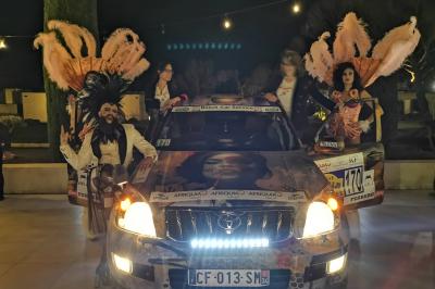 Brochure promotionnelle pour un domaine événementiel avec informations de contact, services proposés et visuels associés.