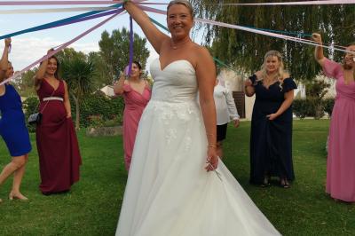 Brochure promotionnelle pour un domaine événementiel avec informations de contact, services proposés et visuels associés.