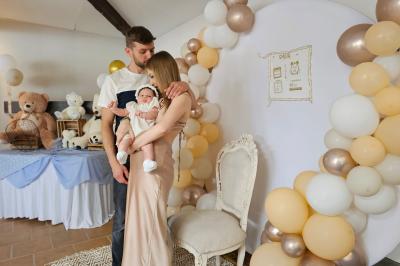 Brochure promotionnelle pour un domaine événementiel avec informations de contact, services proposés et visuels associés.