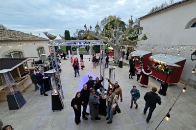 Brochure promotionnelle pour un domaine événementiel avec informations de contact, services proposés et visuels associés.