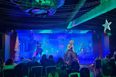 Brochure promotionnelle pour un domaine événementiel avec informations de contact, services proposés et visuels associés.