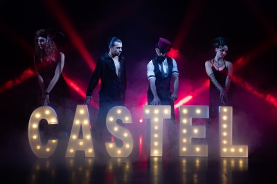 Brochure promotionnelle pour un domaine événementiel avec informations de contact, services proposés et visuels associés.