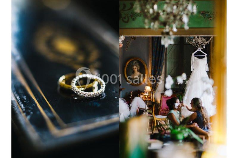 Deux alliances posées sur une surface sombre à gauche, une robe de mariée suspendue dans une pièce élégante à droite.