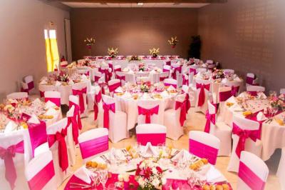 Miniature Traiteur Marles-en-Brie (Seine-et-Marne) - Eclat des Saveurs #12 Assiette composée de foie gras, gelée, pain brioché, tranches d'orange, groseilles, jeunes pousses et graines noires.