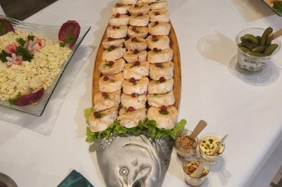 Miniature Traiteur Marles-en-Brie (Seine-et-Marne) - Eclat des Saveurs #35 Assiette composée de foie gras, gelée, pain brioché, tranches d'orange, groseilles, jeunes pousses et graines noires.