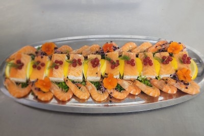 Miniature Traiteur Marles-en-Brie (Seine-et-Marne) - Eclat des Saveurs #36 Assiette composée de foie gras, gelée, pain brioché, tranches d'orange, groseilles, jeunes pousses et graines noires.