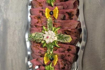 Miniature Traiteur Marles-en-Brie (Seine-et-Marne) - Eclat des Saveurs #44 Assiette composée de foie gras, gelée, pain brioché, tranches d'orange, groseilles, jeunes pousses et graines noires.