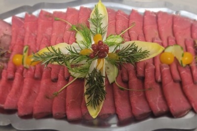 Miniature Traiteur Marles-en-Brie (Seine-et-Marne) - Eclat des Saveurs #48 Assiette composée de foie gras, gelée, pain brioché, tranches d'orange, groseilles, jeunes pousses et graines noires.