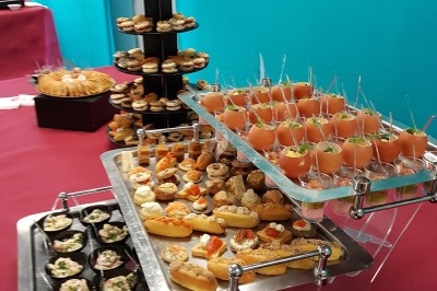 Miniature Traiteur Marles-en-Brie (Seine-et-Marne) - Eclat des Saveurs #66 Assiette composée de foie gras, gelée, pain brioché, tranches d'orange, groseilles, jeunes pousses et graines noires.