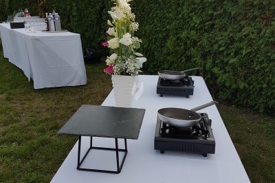 Miniature Traiteur Marles-en-Brie (Seine-et-Marne) - Eclat des Saveurs #68 Assiette composée de foie gras, gelée, pain brioché, tranches d'orange, groseilles, jeunes pousses et graines noires.