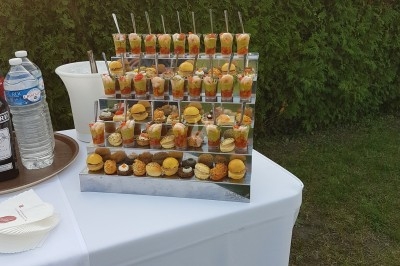 Miniature Traiteur Marles-en-Brie (Seine-et-Marne) - Eclat des Saveurs #70 Assiette composée de foie gras, gelée, pain brioché, tranches d'orange, groseilles, jeunes pousses et graines noires.