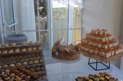 Miniature Traiteur Marles-en-Brie (Seine-et-Marne) - Eclat des Saveurs #72 Assiette composée de foie gras, gelée, pain brioché, tranches d'orange, groseilles, jeunes pousses et graines noires.