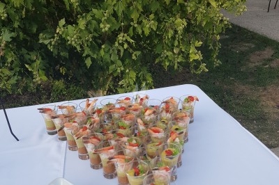 Miniature Traiteur Marles-en-Brie (Seine-et-Marne) - Eclat des Saveurs #77 Assiette composée de foie gras, gelée, pain brioché, tranches d'orange, groseilles, jeunes pousses et graines noires.