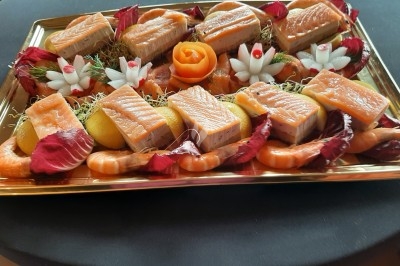 Miniature Traiteur Marles-en-Brie (Seine-et-Marne) - Eclat des Saveurs #85 Assiette composée de foie gras, gelée, pain brioché, tranches d'orange, groseilles, jeunes pousses et graines noires.