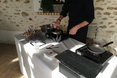 Miniature Traiteur Marles-en-Brie (Seine-et-Marne) - Eclat des Saveurs #104 Assiette composée de foie gras, gelée, pain brioché, tranches d'orange, groseilles, jeunes pousses et graines noires.