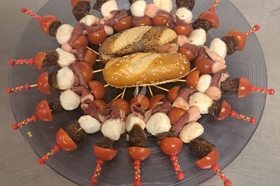 Miniature Traiteur Marles-en-Brie (Seine-et-Marne) - Eclat des Saveurs #108 Assiette composée de foie gras, gelée, pain brioché, tranches d'orange, groseilles, jeunes pousses et graines noires.
