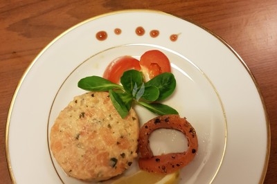 Miniature Traiteur Marles-en-Brie (Seine-et-Marne) - Eclat des Saveurs #132 Assiette composée de foie gras, gelée, pain brioché, tranches d'orange, groseilles, jeunes pousses et graines noires.