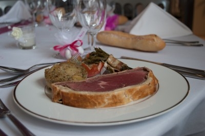 Miniature Traiteur Marles-en-Brie (Seine-et-Marne) - Eclat des Saveurs #157 Assiette composée de foie gras, gelée, pain brioché, tranches d'orange, groseilles, jeunes pousses et graines noires.