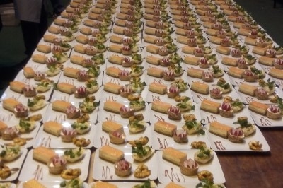 Miniature Traiteur Marles-en-Brie (Seine-et-Marne) - Eclat des Saveurs #165 Assiette composée de foie gras, gelée, pain brioché, tranches d'orange, groseilles, jeunes pousses et graines noires.