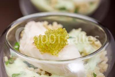 Miniature Traiteur Joinville-le-Pont (Val-de-Marne) - Marc Girard Traiteur #9 Dessert au chocolat brillant orné de feuille d'or, posé sur une base croquante avec éclats de cacao.