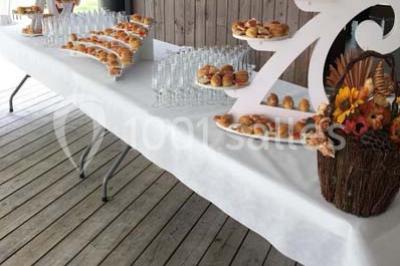 Carte de menu d'un restaurant avec des options d'entrées, plats, desserts, boissons et formules détaillées.