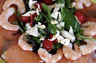 Affiche d'un traiteur proposant des services pour réceptions, mariages, baptêmes, anniversaires et repas à thème.