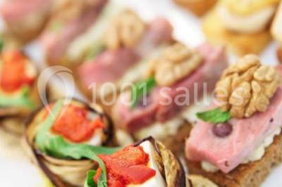 Affiche d'un traiteur nommé ’Le Régent’ proposant des services pour réceptions, mariages et autres événements.