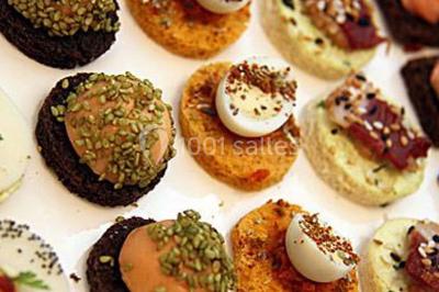 Affiche d'un traiteur nommé ’Le Régent’ proposant des services pour réceptions, mariages et autres événements.