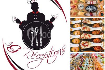 Gâteau à trois étages décoré de motifs dorés, plumes blanches et perles, avec une inscription d'anniversaire.