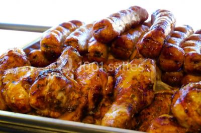 Illustration d'une poule stylisée en mouvement avec le texte ’La Cocotte Mobile’ sur un fond circulaire.