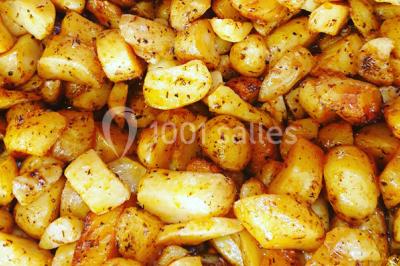 Illustration d'une poule stylisée en mouvement avec le texte ’La Cocotte Mobile’ sur un fond circulaire.