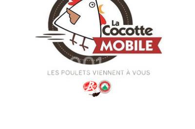 Illustration d'une poule stylisée en mouvement avec le texte ’La Cocotte Mobile’ sur un fond circulaire.