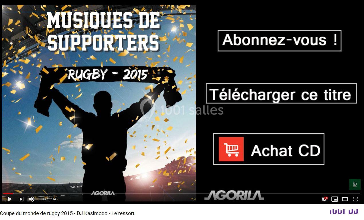 Un supporter brandit une écharpe dans un stade, entouré de confettis dorés, avec des options d'achat et d'abonnement…